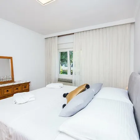 Pavone - Private Parking Apartment *