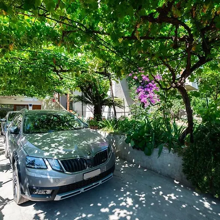 Pavone - Private Parking Apartment