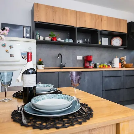 Pavone - Private Parking * Split